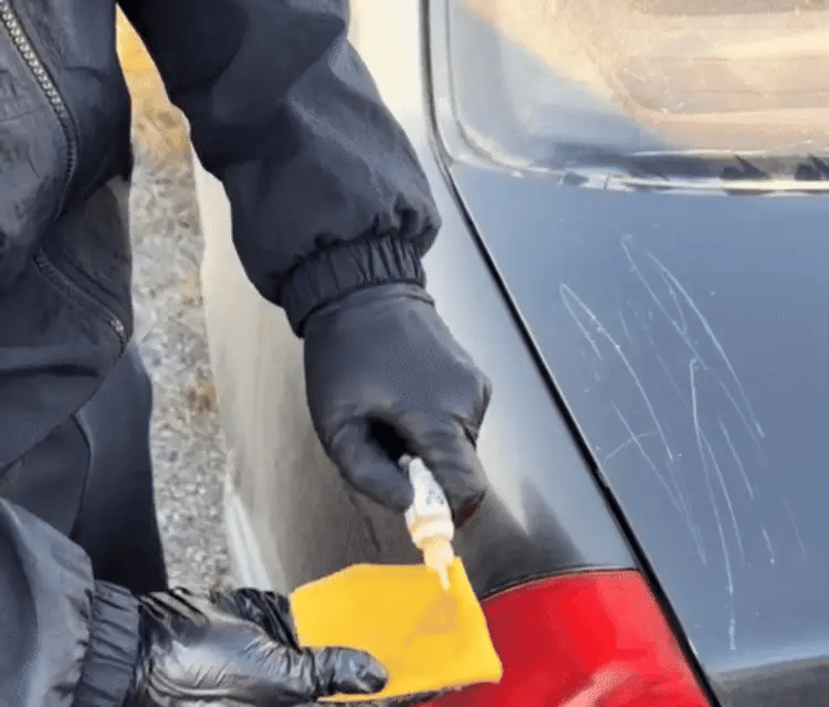 Pastă pentru zgârieturi auto cu efect polish